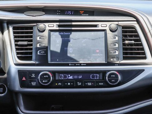 Used 2016 Toyota Highlander XLE FWD image 15