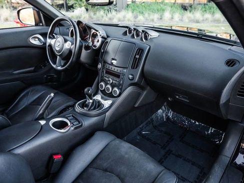 Used 2010 Nissan 370Z Touring image 18