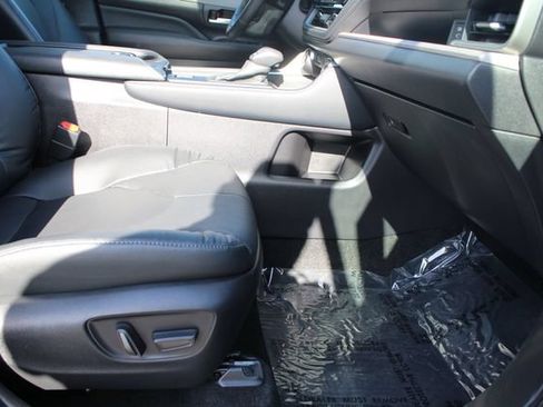 Certified 2025 Toyota Grand Highlander AWD image 29