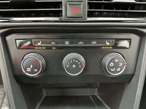 Used 2022 Volkswagen Taos SE AWD/4WD image 18