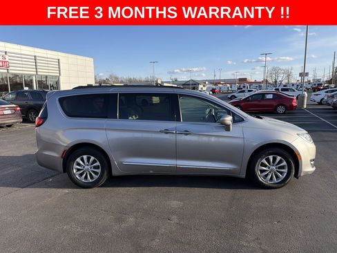 Used 2017 Chrysler Pacifica Touring-L w/ 13 Speaker Alpine Sound Group image 32