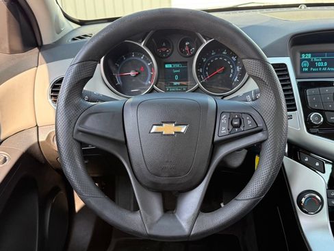 Used 2014 Chevrolet Cruze LS FWD image 16