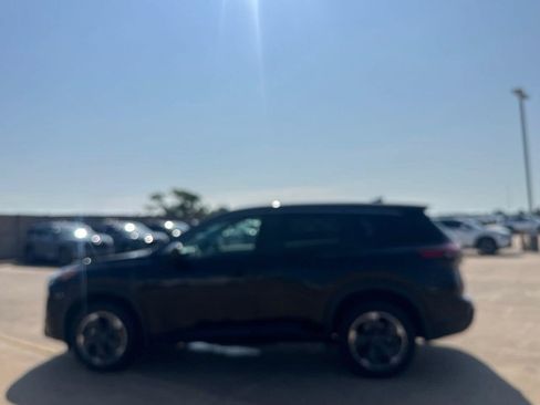 Certified 2025 Nissan Rogue SV FWD image 13