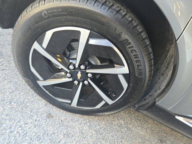 Used 2025 Chevrolet Equinox EV LT FWD image 9