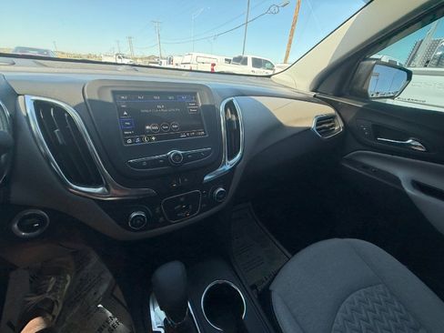 Used 2022 Chevrolet Equinox LS image 15