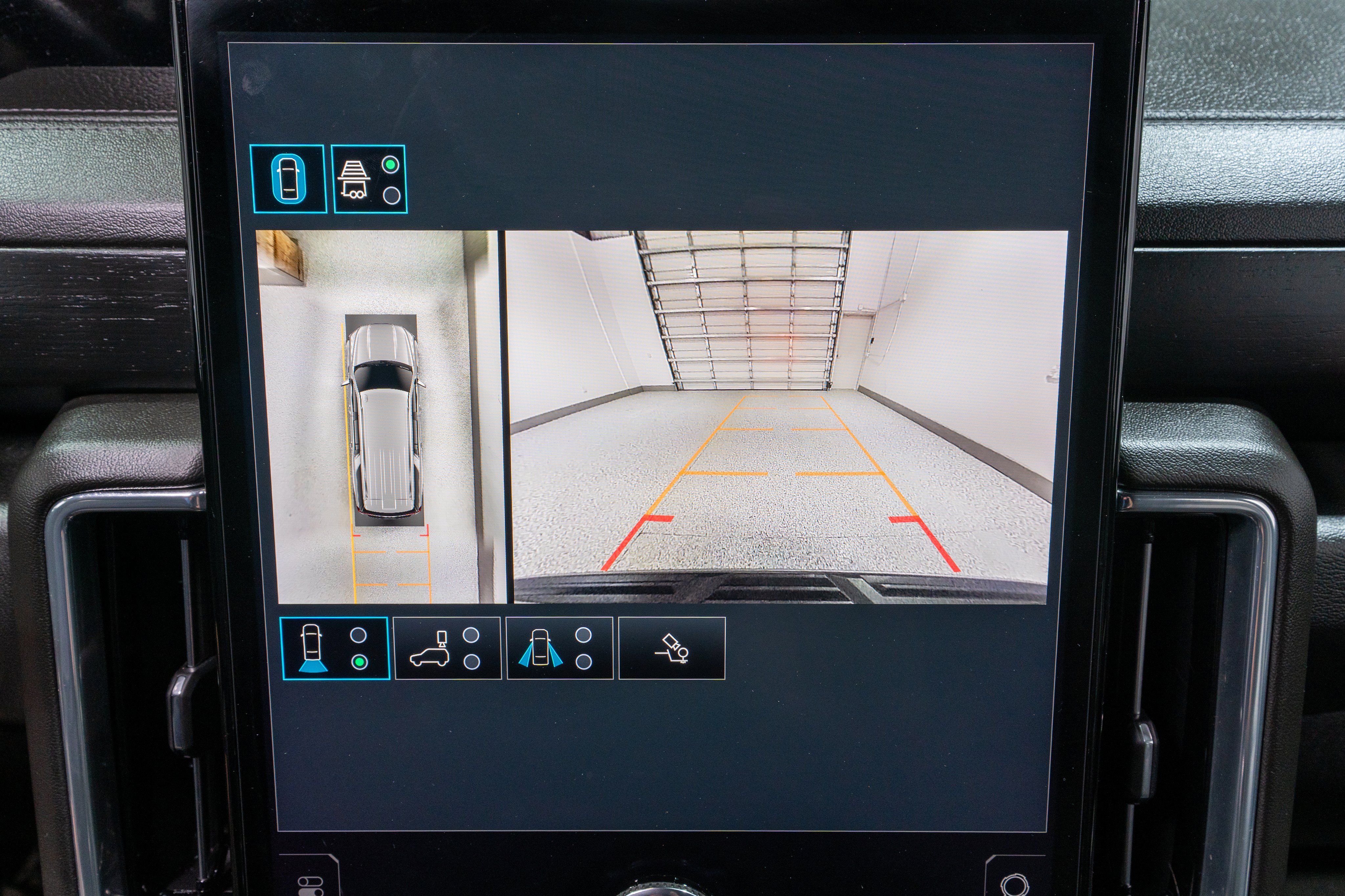 Used 2025 GMC Yukon XL Denali AWD/4WD image 19