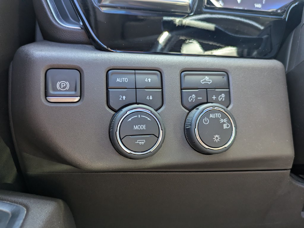 Used 2022 Chevrolet Silverado 1500 LT w/ Z71 Off-Road Package AWD/4WD image 15