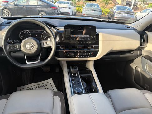 Used 2023 Nissan Pathfinder SL w/ SL Premium Package AWD/4WD image 10