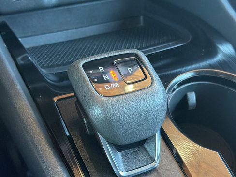 Used 2023 Nissan Rogue S AWD/4WD image 22