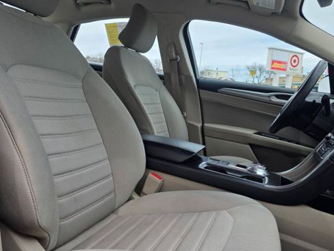 Used 2019 Ford Fusion SE FWD image 12