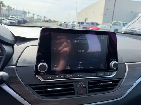 Used 2025 Nissan Altima 2.5 SV image 26