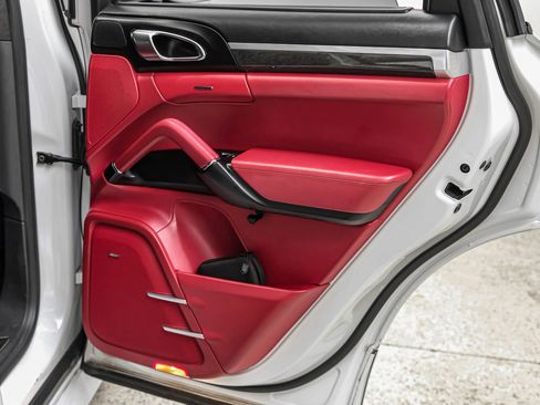 Used 2016 Porsche Cayenne GTS image 65