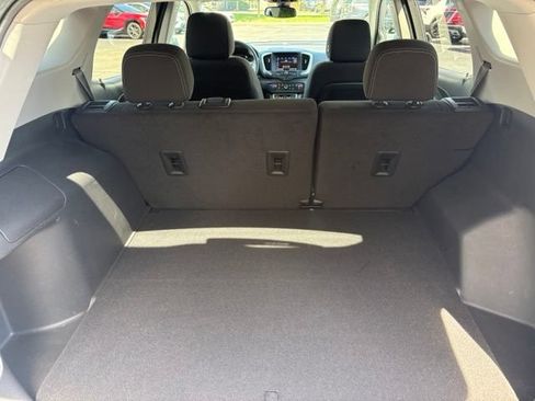 Used 2023 GMC Terrain SLE w/ Driver Convenience Package AWD/4WD image 8