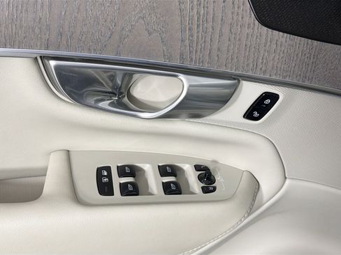 Certified 2023 Volvo XC90 B6 Ultimate w/ Lounge Package image 18