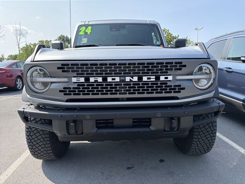 Used 2024 Ford Bronco Badlands AWD/4WD image 3