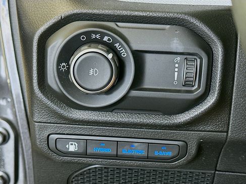 Used 2024 Jeep Wrangler Unlimited AWD/4WD image 16