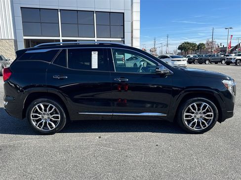 Used 2022 GMC Terrain Denali w/ Denali Premium Package image 2