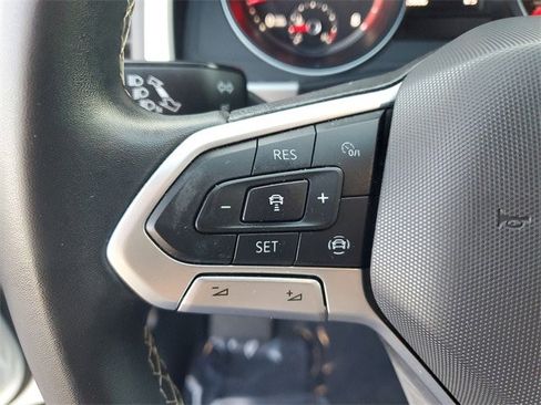 Used 2021 Volkswagen Atlas Cross Sport SE image 21