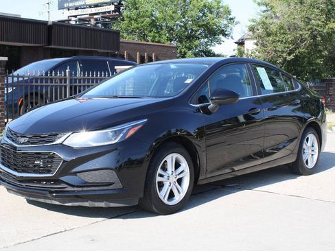 Used 2016 Chevrolet Cruze LT w/ Convenience Package FWD image 2