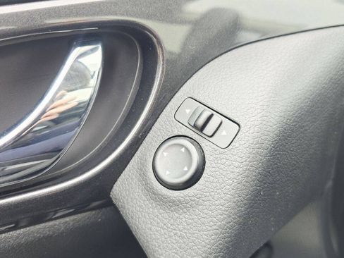 Used 2017 Nissan Rogue S FWD image 24