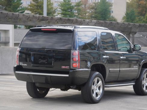 Used 2011 GMC Yukon Denali image 19
