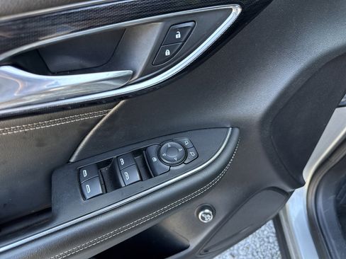 Used 2023 Buick Envision Preferred image 31