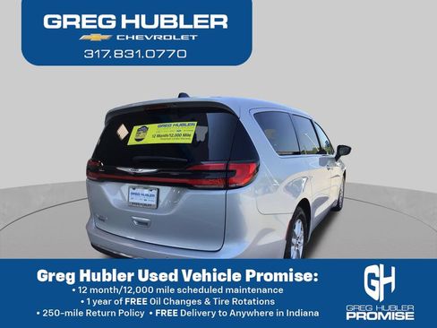 Used 2024 Chrysler Pacifica Touring-L FWD image 7