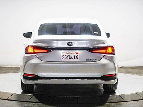 Used 2023 Lexus ES 300h w/ Premium Package image 9