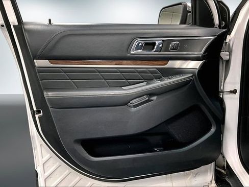 Used 2017 Ford Explorer Platinum AWD/4WD image 19
