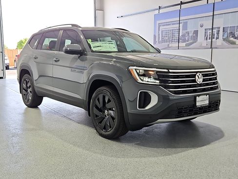 New 2026 Volkswagen Atlas SE FWD image 5
