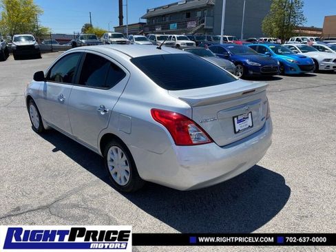 Used 2013 Nissan Versa SV image 3