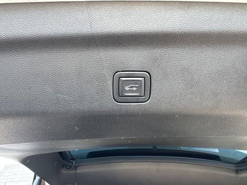 Used 2023 GMC Yukon XL Denali Ultimate AWD/4WD image 25