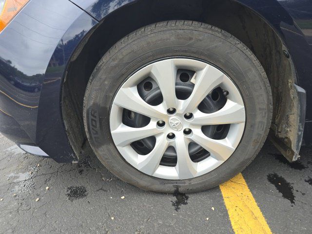 Used 2022 Toyota Corolla LE w/ Carpet Mat Package (TMS) FWD image 27