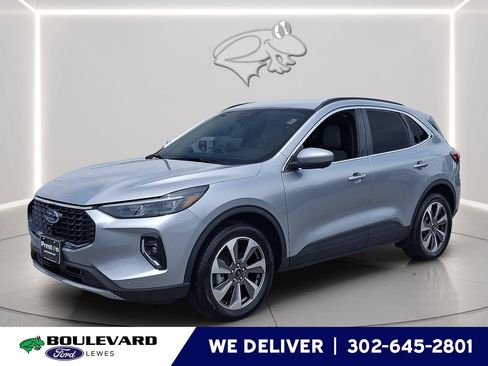 Used 2023 Ford Escape Platinum AWD/4WD image 1