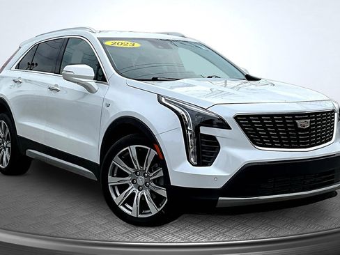 Used 2023 Cadillac XT4 Premium Luxury FWD image 2