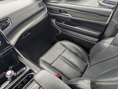 Certified 2024 Jeep Wagoneer Series II w/ Flexible Seating Group RWD image 18