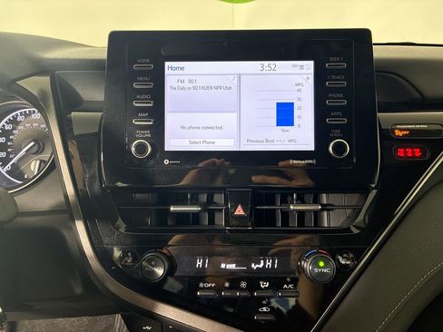 Used 2024 Toyota Camry SE image 20