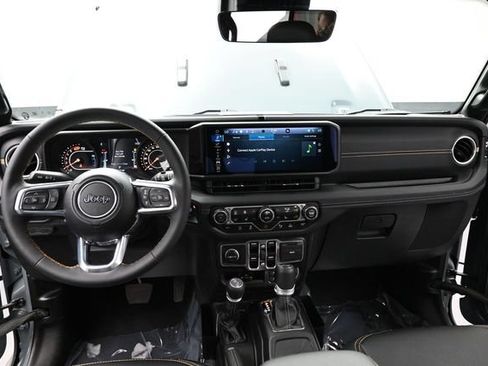 Used 2024 Jeep Wrangler Unlimited Sahara w/ Technology Group AWD/4WD image 16