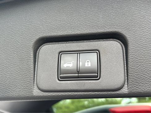 Used 2022 Nissan Rogue Platinum w/ Head-Up Display Package FWD image 27