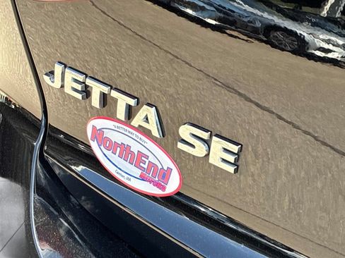 Used 2017 Volkswagen Jetta SE FWD image 12