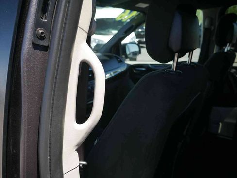 Used 2016 Dodge Grand Caravan SE FWD image 13