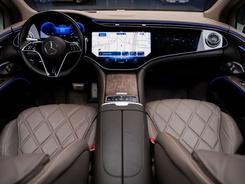 Used 2024 Mercedes-Benz Maybach EQS 680 4MATIC image 44