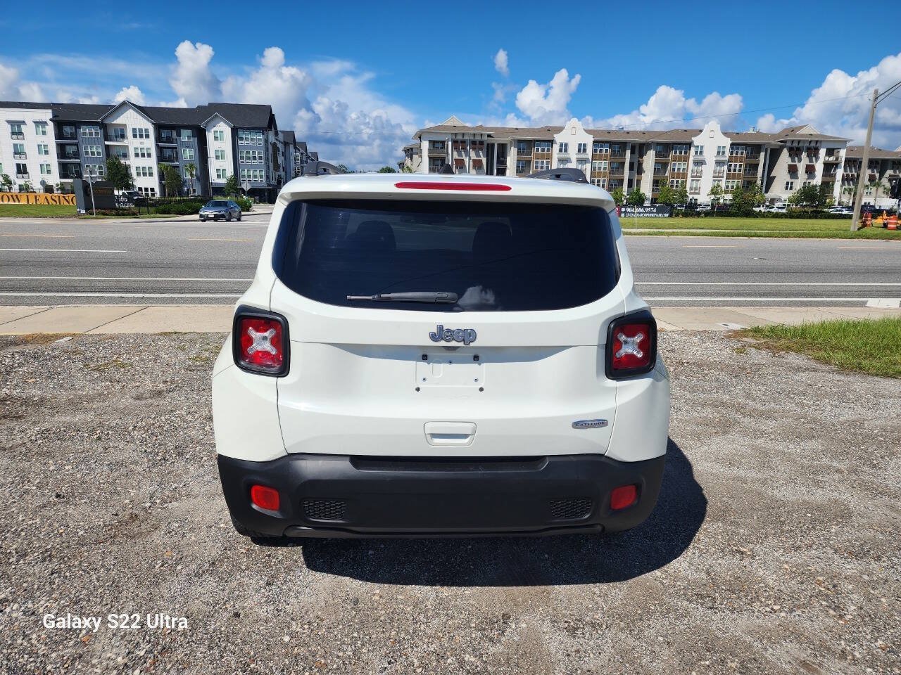 Used 2018 Jeep Renegade Latitude FWD image 7