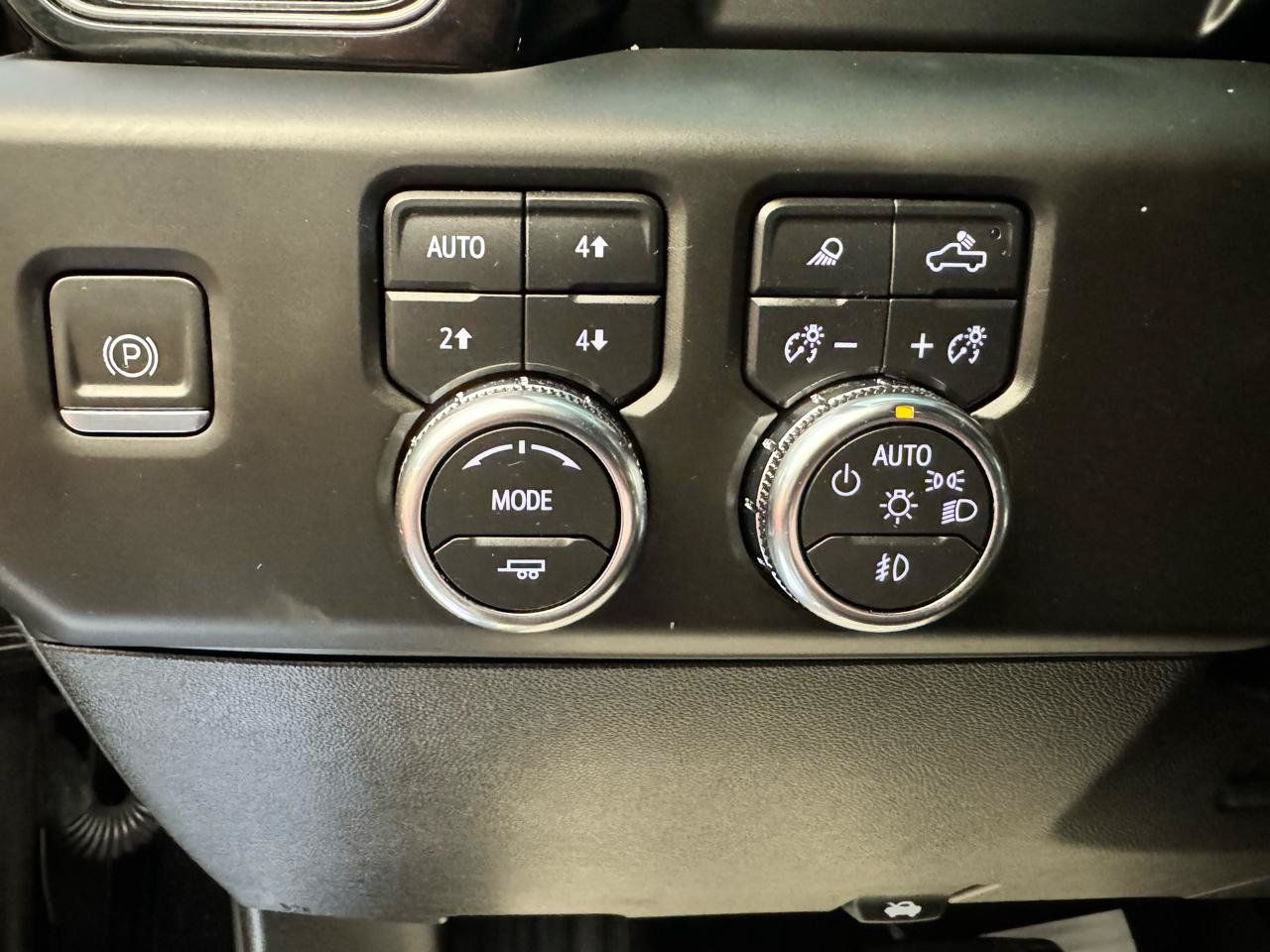 Used 2024 GMC Sierra 2500 AT4 w/ Snow Plow Prep/Camper Package AWD/4WD image 12