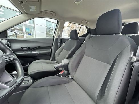 Used 2024 Nissan Kicks S image 11