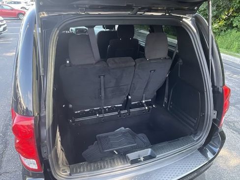 Used 2016 Dodge Grand Caravan SE FWD image 25