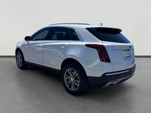 Used 2022 Cadillac XT5 Premium Luxury w/ Technology Package FWD image 3