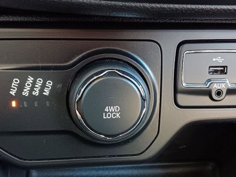 Used 2018 Jeep Renegade Latitude image 20