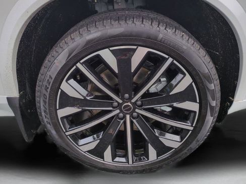 New 2026 Volvo XC90 B6 Plus w/ Protection Package Premier image 28