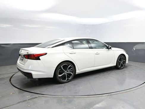 Used 2025 Nissan Altima 2.5 SR FWD image 10